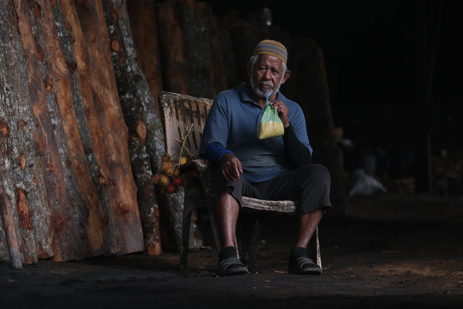 Mohd%20Shamsi_Pak%20Long%20Coal%20Life_5