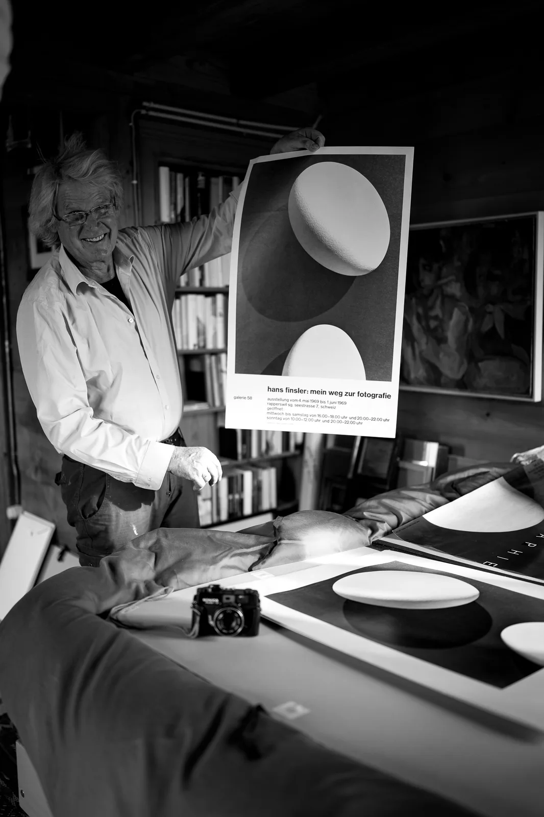Der Enkel von Hans Finsler mit seinem bekanntesten Bild als Plakat